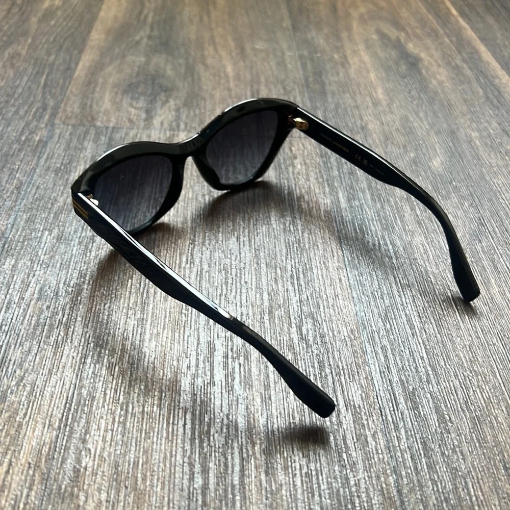 MARC JACOBS Black Cat-Eye Sunglasses